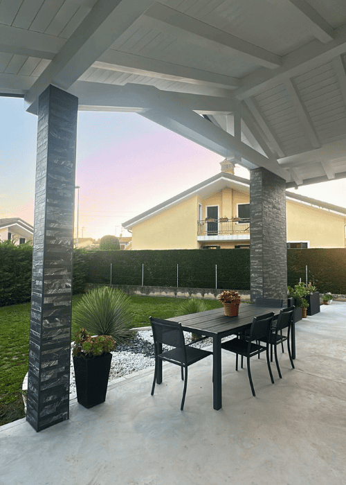 Pavimentazione esterna portino e giardino con ciottoli ghiaia e materiali decorativi