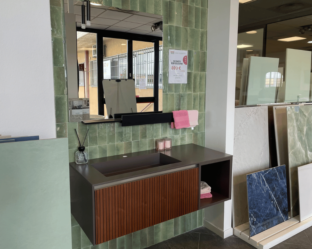 Mobile bagno sospeso Novellini LAB 39 con frontale cannettato e lavabo scuro